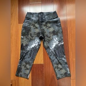 Reebok cropped Capri workout tights